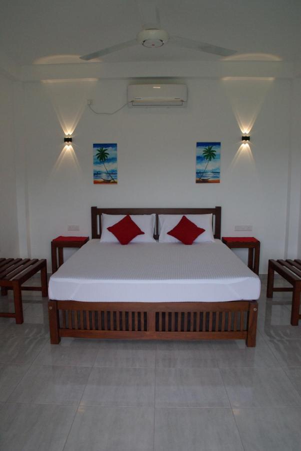 Villa Red Pool Hikkaduwa Bagian luar foto
