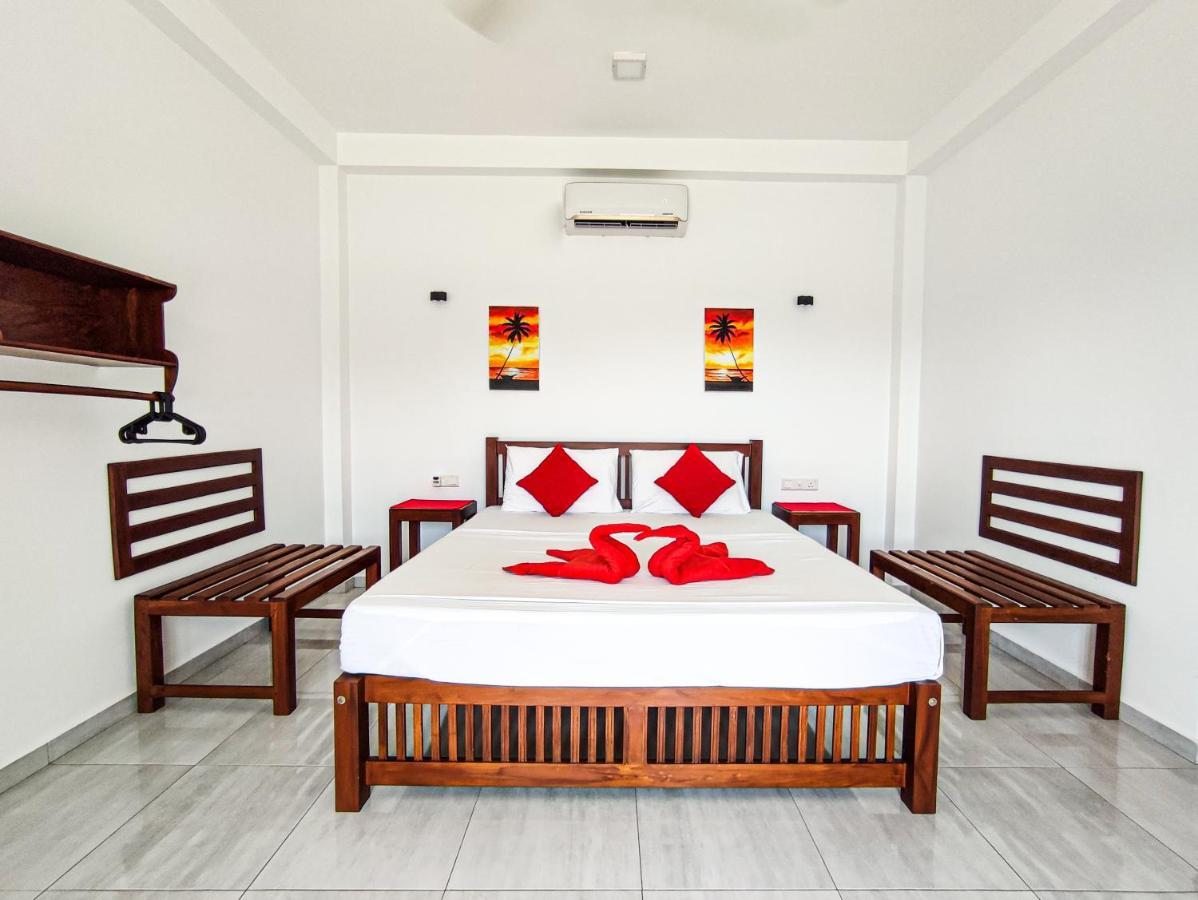 Villa Red Pool Hikkaduwa Bagian luar foto