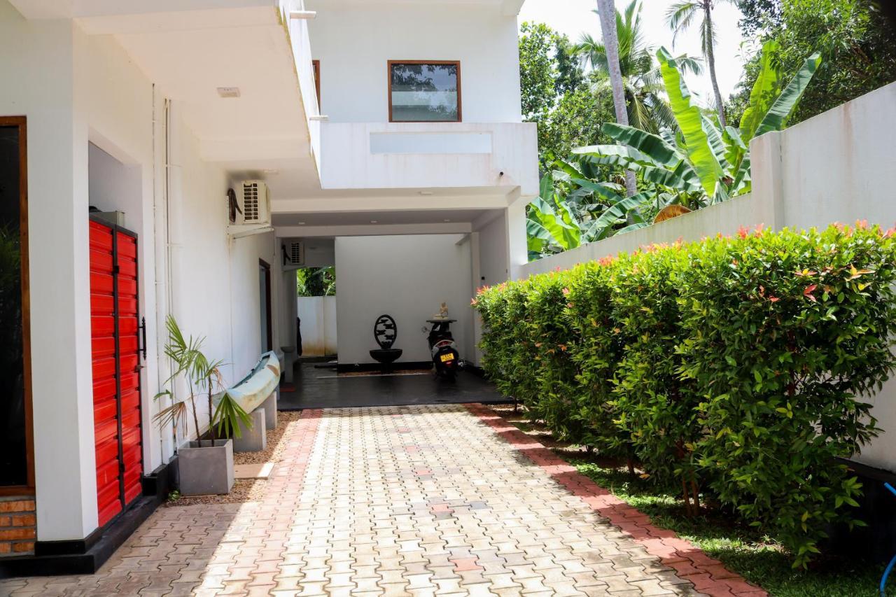 Villa Red Pool Hikkaduwa Bagian luar foto