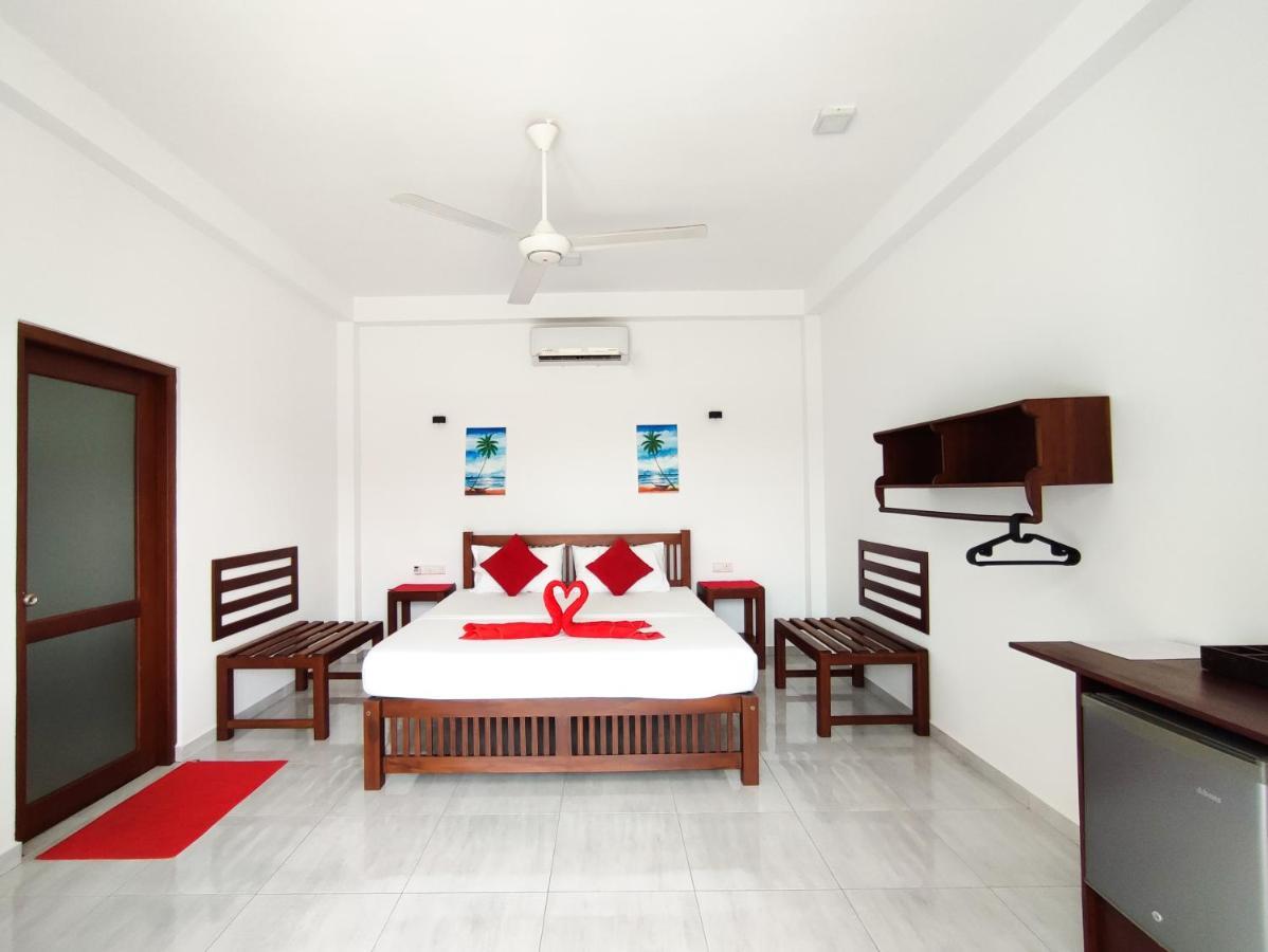 Villa Red Pool Hikkaduwa Bagian luar foto