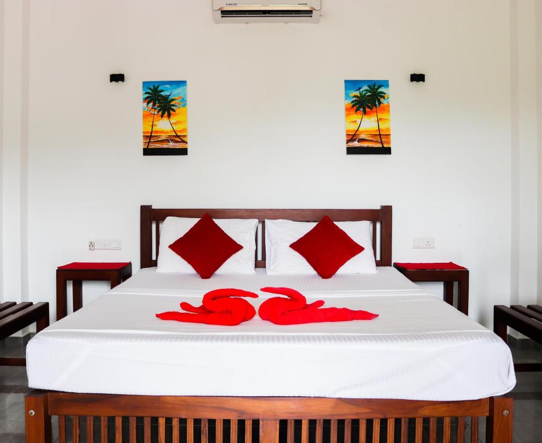 Villa Red Pool Hikkaduwa Bagian luar foto