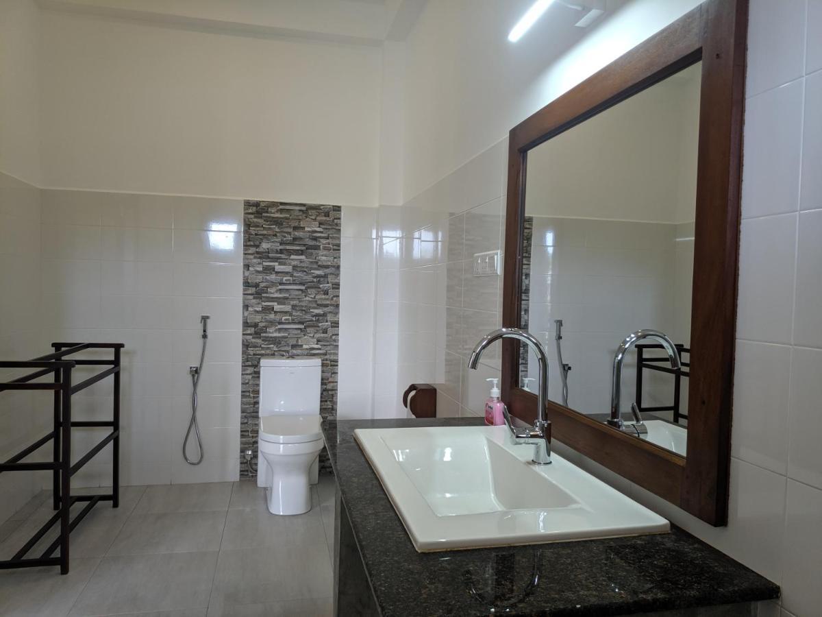 Villa Red Pool Hikkaduwa Bagian luar foto
