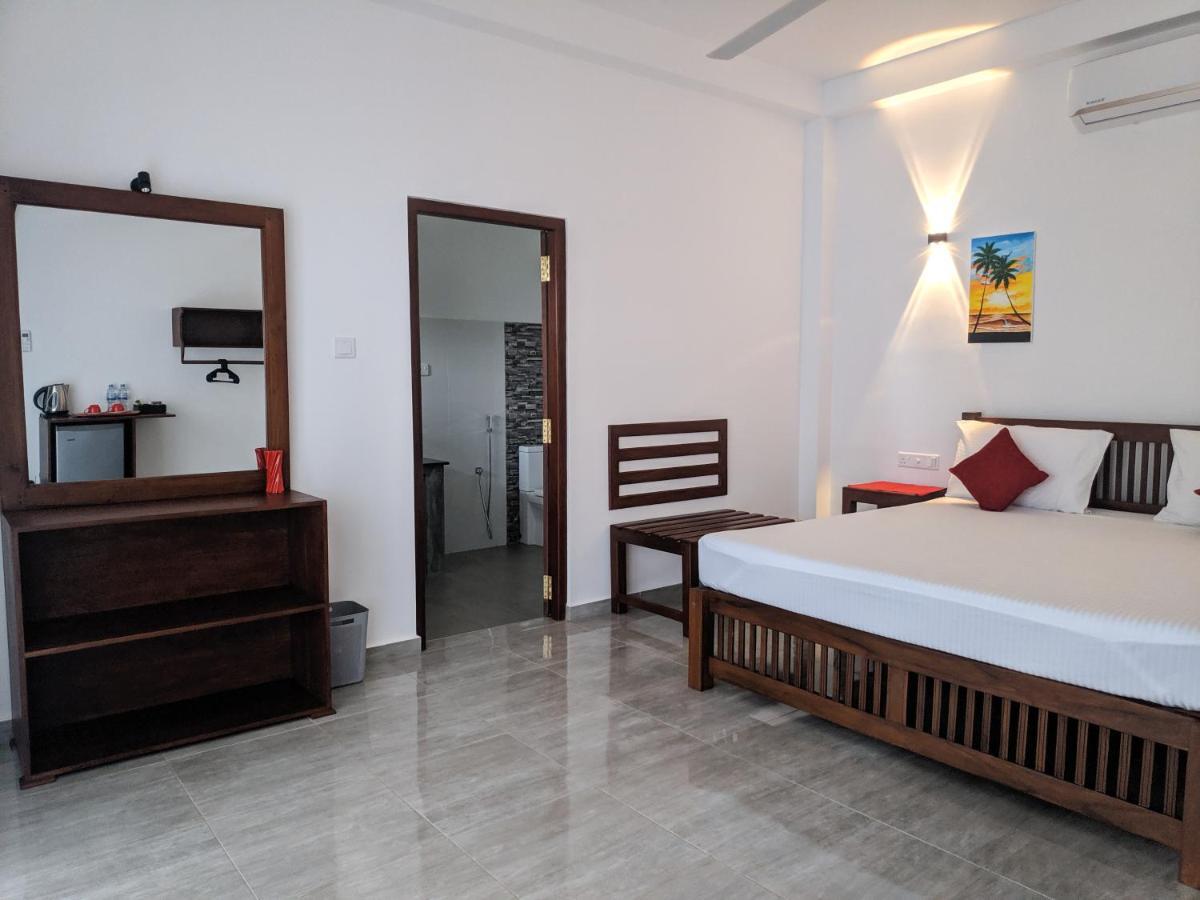 Villa Red Pool Hikkaduwa Bagian luar foto