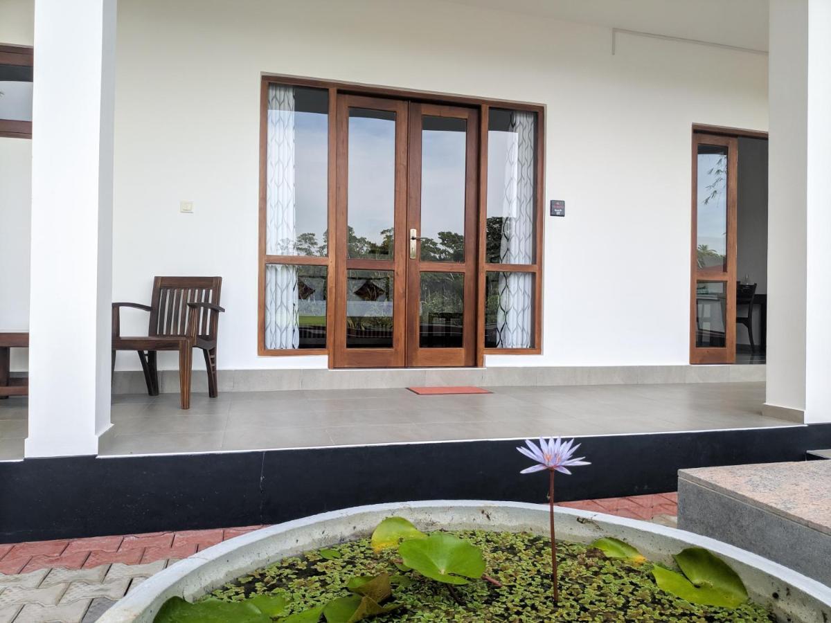 Villa Red Pool Hikkaduwa Bagian luar foto