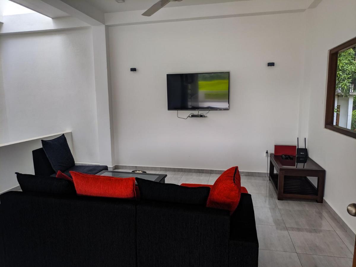 Villa Red Pool Hikkaduwa Bagian luar foto