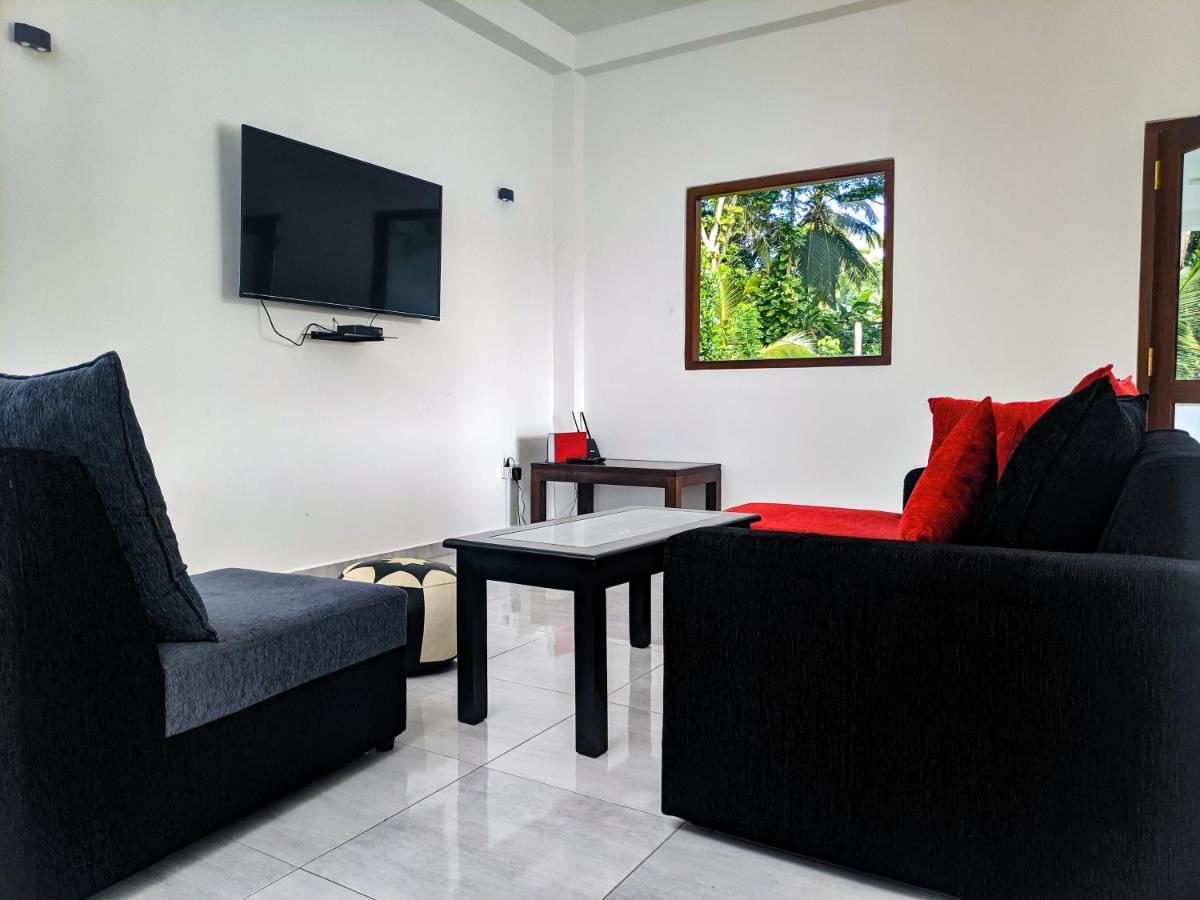 Villa Red Pool Hikkaduwa Bagian luar foto