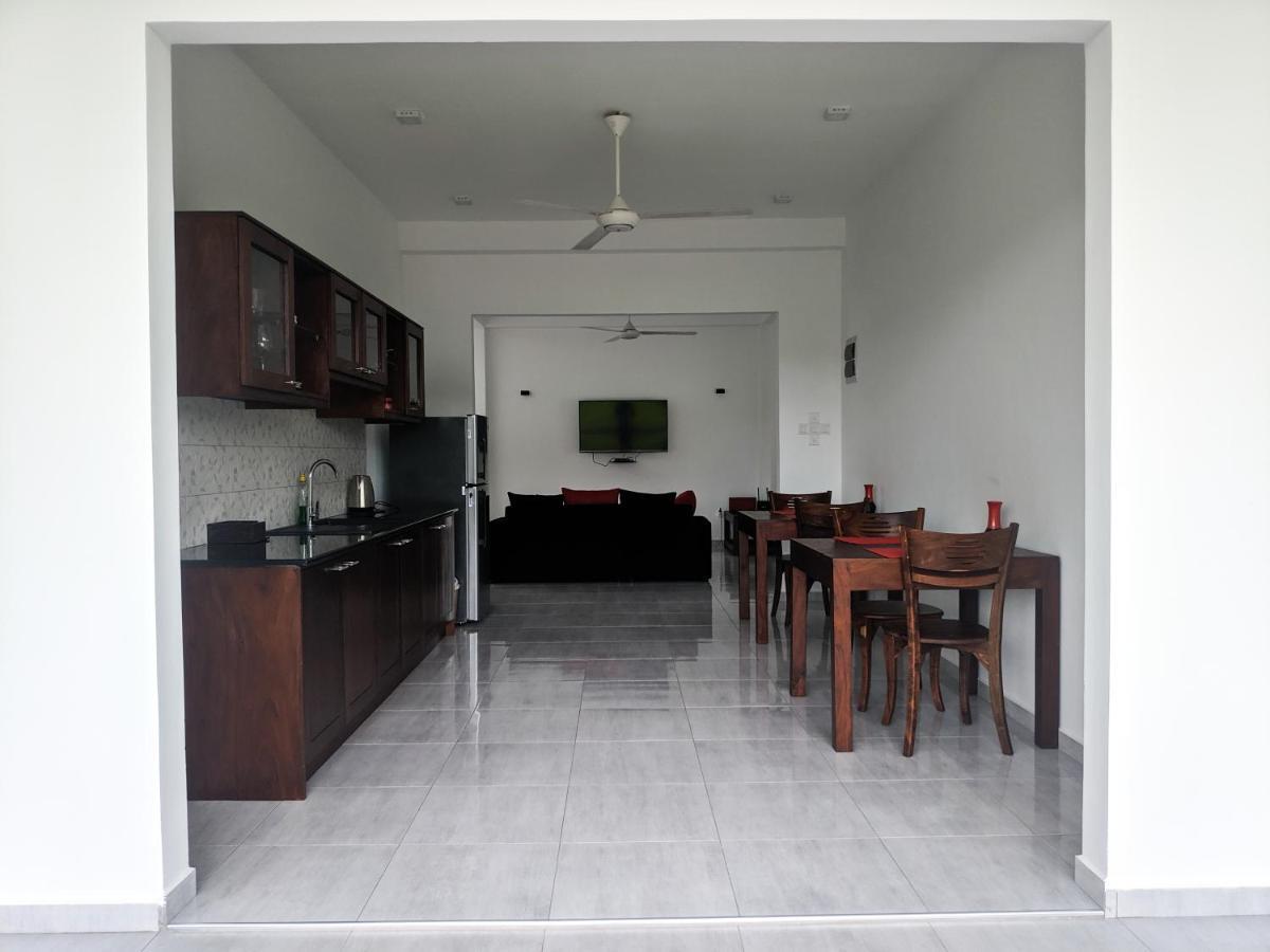 Villa Red Pool Hikkaduwa Bagian luar foto