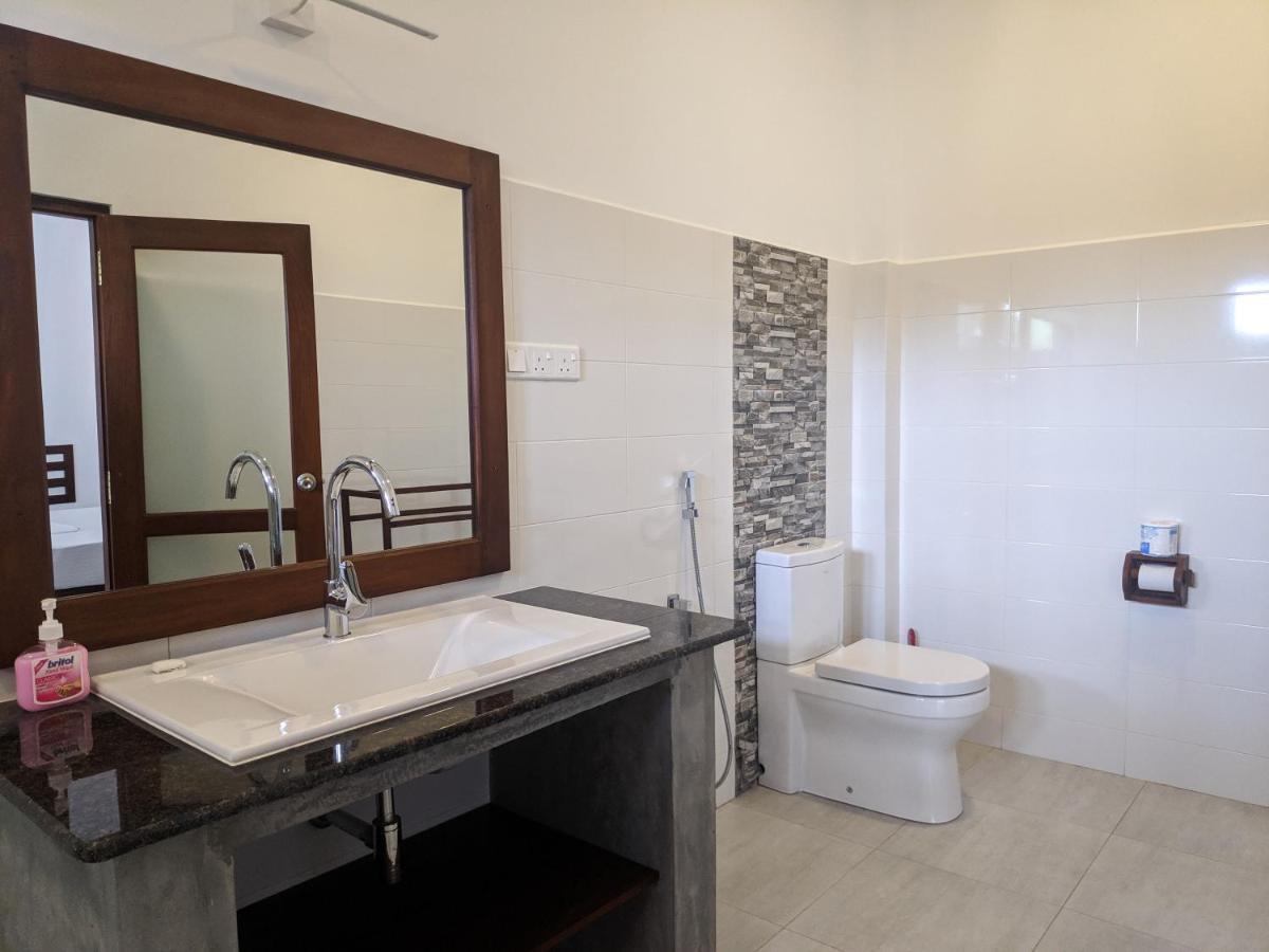 Villa Red Pool Hikkaduwa Bagian luar foto